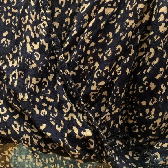 UO Cropped Key Hole Twist Front Faux Wrap Navy Tan Cheetah Print Top Size S - Picture 3 of 7